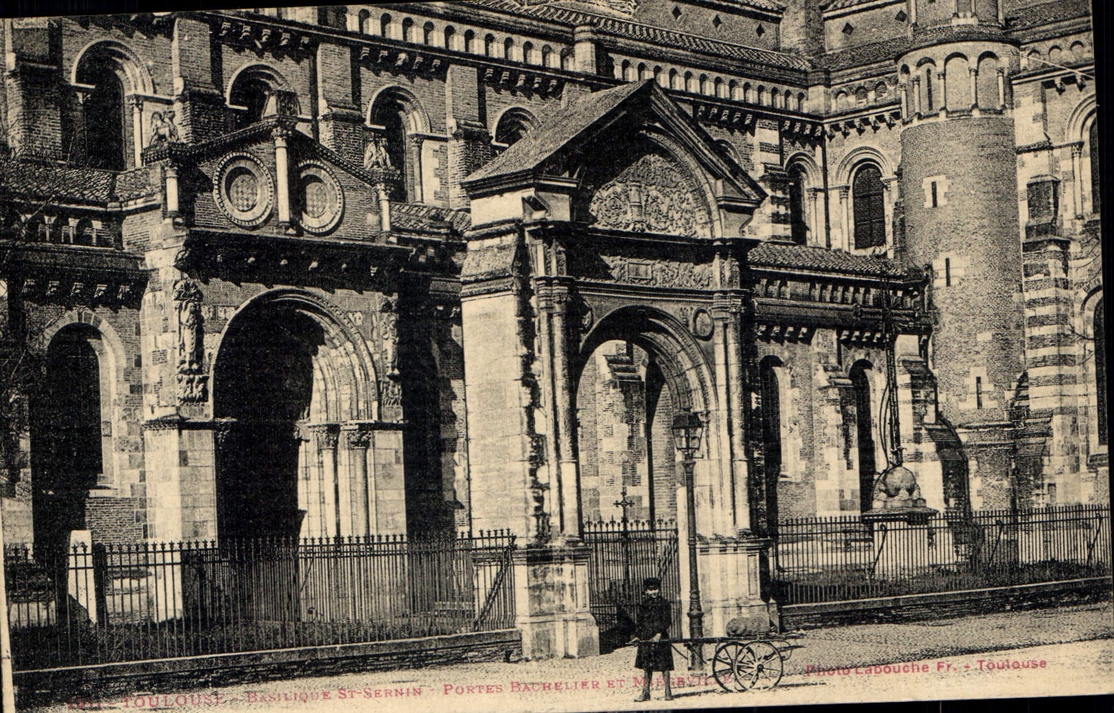 Toulouse - Basilique Saint-Sernin - Portes Bachelier et Mairie