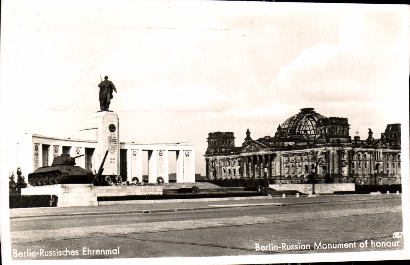 CPA Berlin Russian Monument of honour Russie Russia Tank