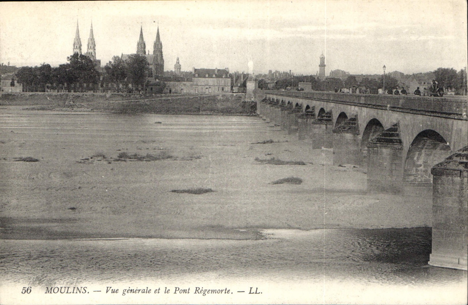 CPA Moulins vue generale et le Pont Regemorte 