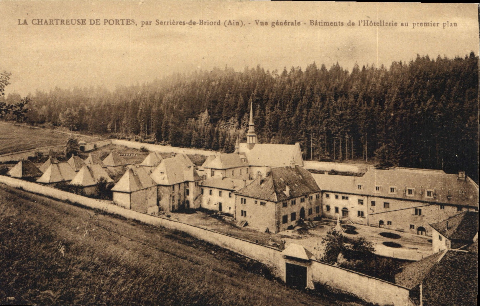 La Chartreuse de Portes — Vue générale — Bâtiments de l'Hôtellerie au premier plan — par Serrières-de-Briord (Ain)