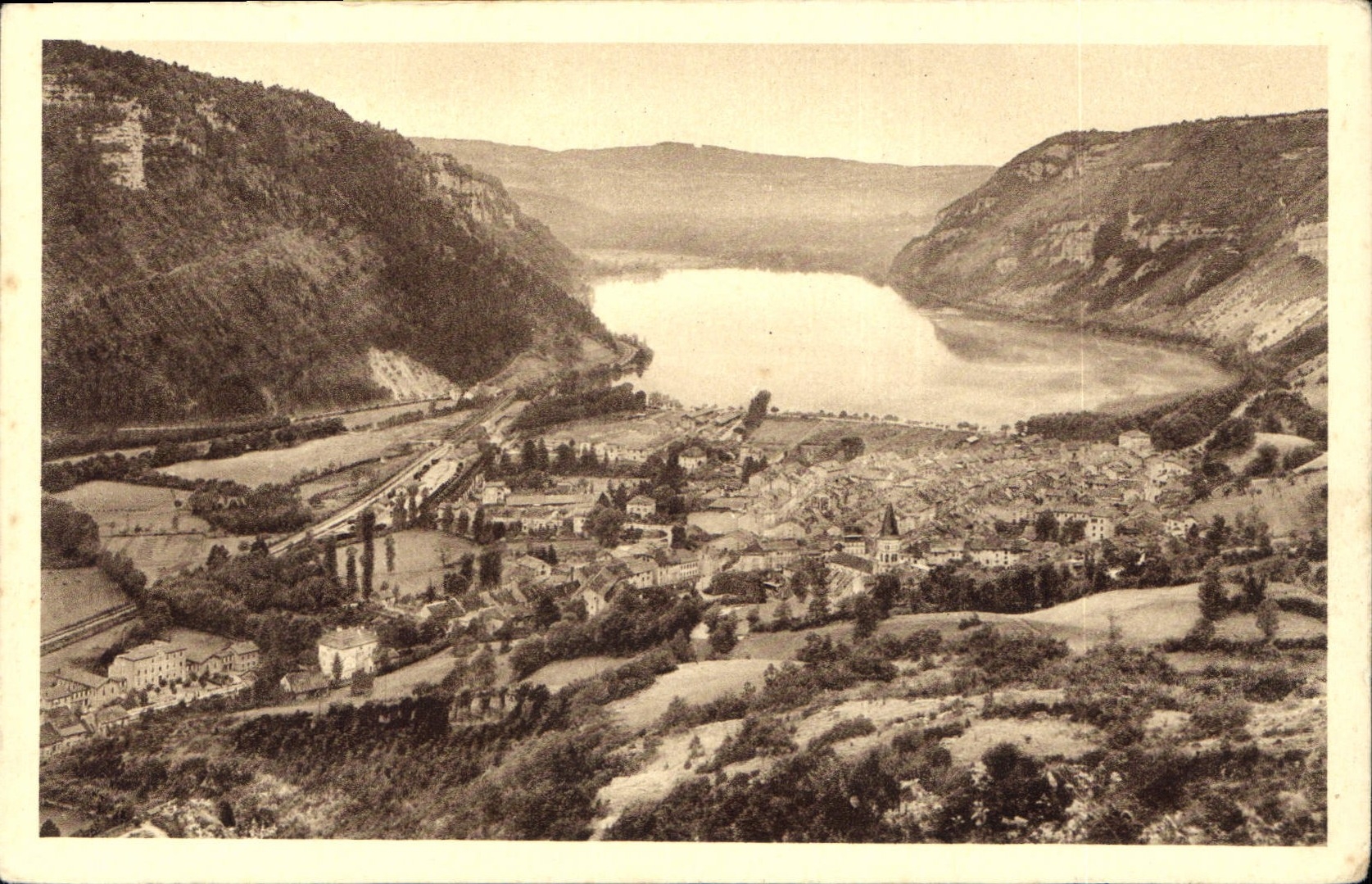 CPA Vues de l'Ain Nantua vue generale et le Lac 