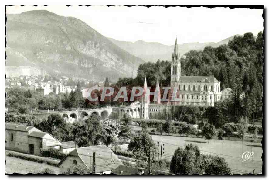 CPA Lourdes la Basilique et le Pic du Jer 