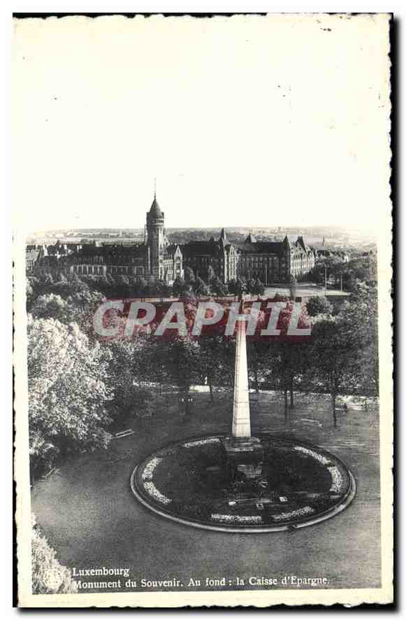 CPA Luxembourg Monument du Souvenir au fond la Caisse d'Espargne 