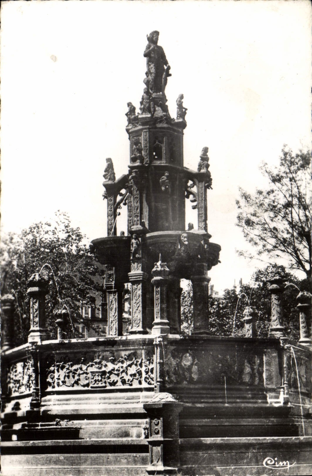 CPA Clermont Ferrand P de D la Fontaine d'Amboise 