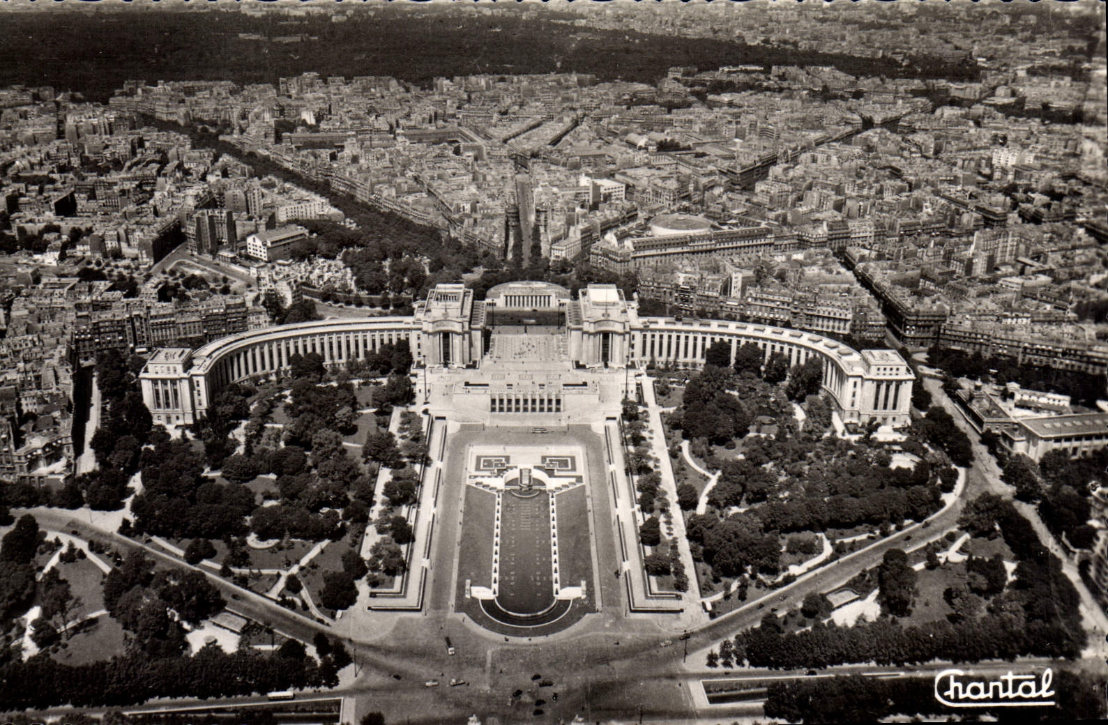 CPA Paris vue panoramique vers le Palais de Chaillot 
