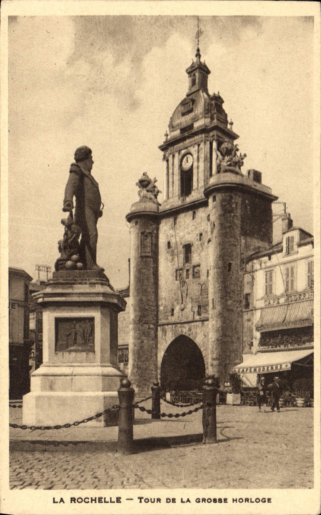 CPA La Rochelle Tour de la Grosse Horloge 