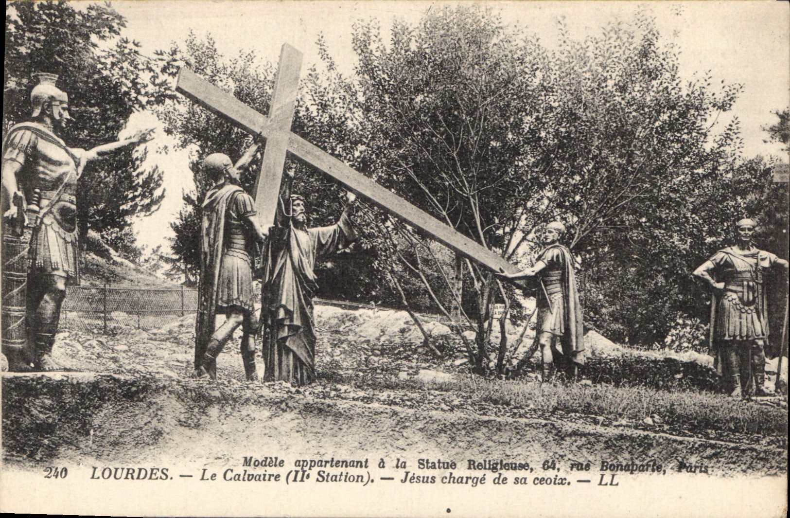 CPA Lourdes le Calvaire Ii station Jesus Charge de Sa Ceoix 