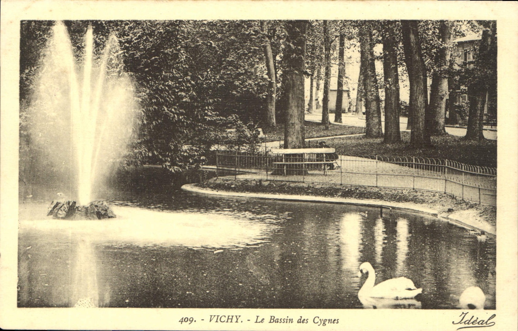 CPA Vichy le Bassin des Cygnes 