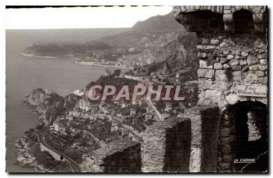 CPA Roquebrune Alpes Maritimes les Creneaux du Chateau a l'arriere plan la Principaute de Monaco 