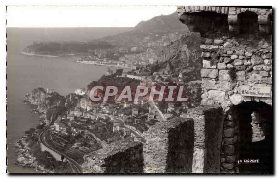 CPA Roquebrune Alpes Maritimes les Creneaux du Chateau a l'arriere plan la Principaute de Monaco 