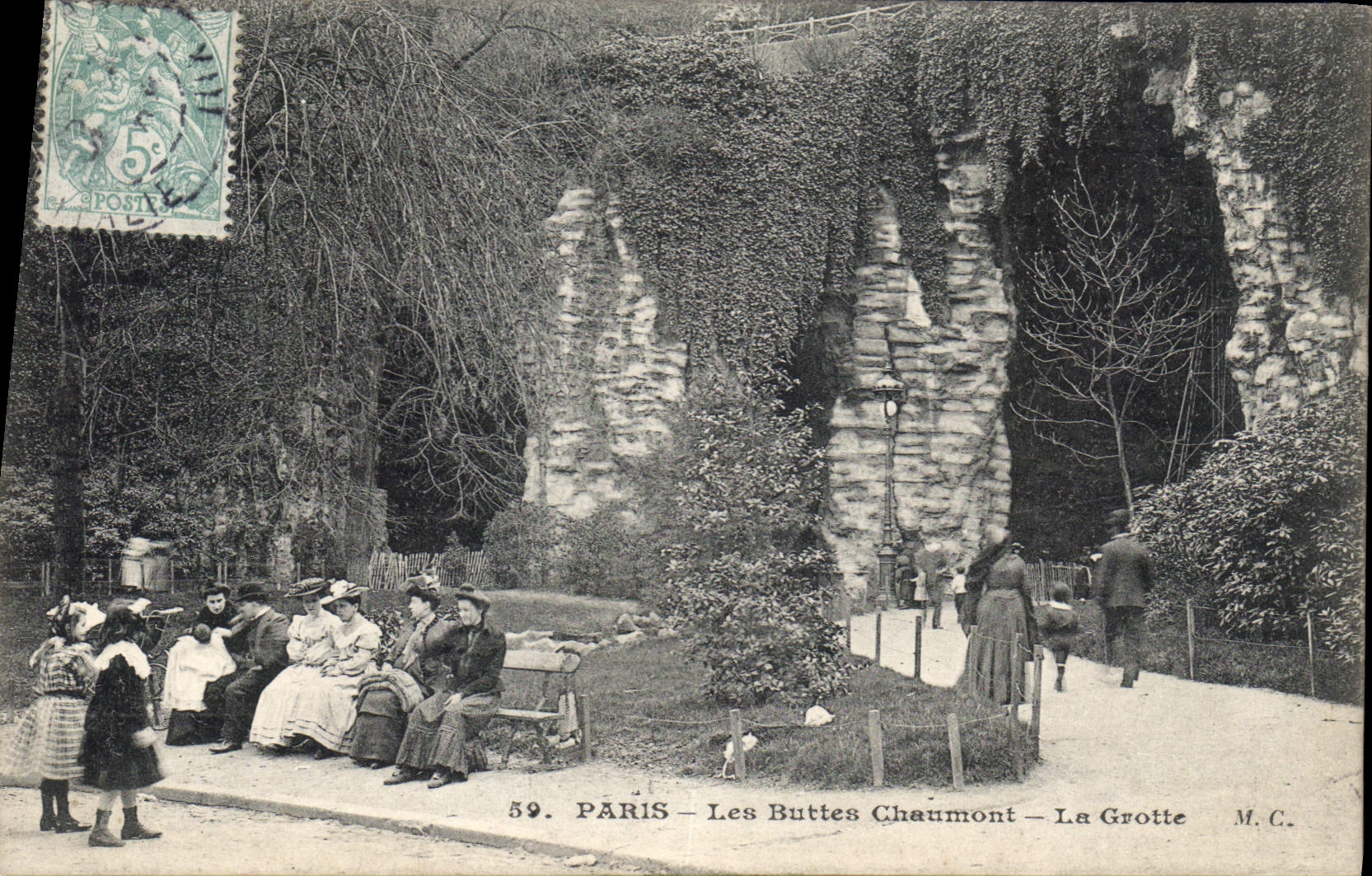 CPA Paris les Buttes Chaumont la Grotte 