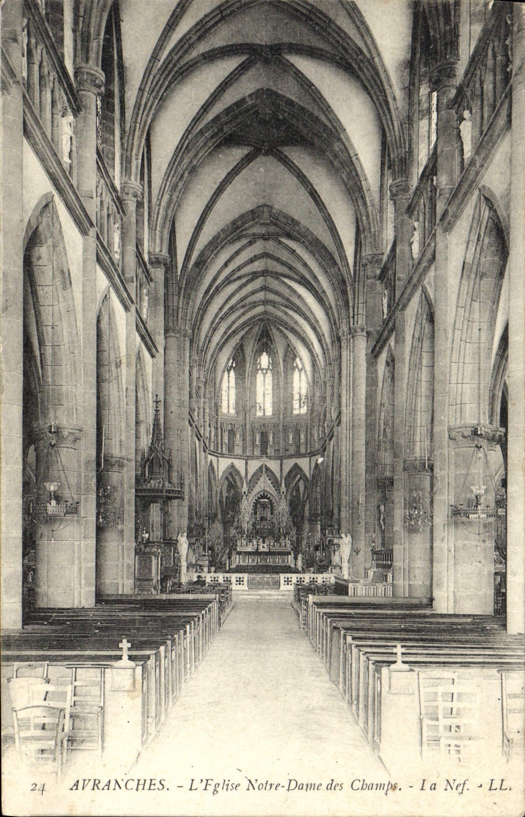 Avranches - L'Église Notre-Dame des Champs - La Nef - LL