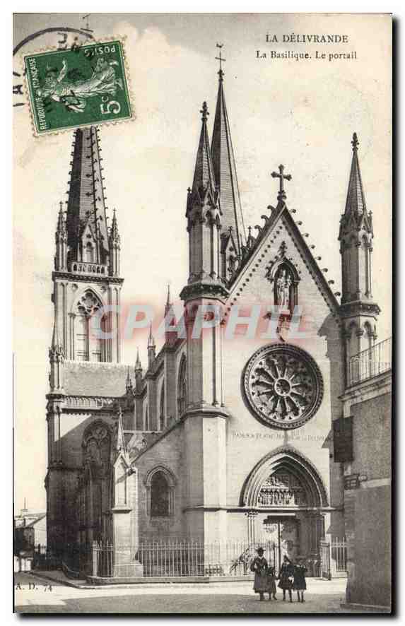 CPA La Delivrande la Basilique le Portail 