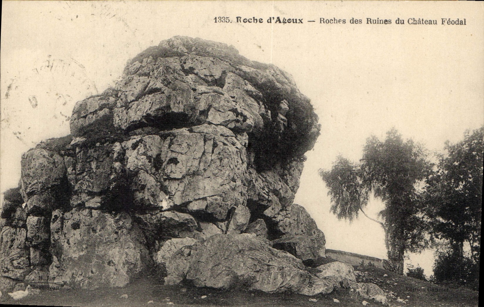 CPA Roche d'Agoux Roches des ruines du Chateau Feodal 