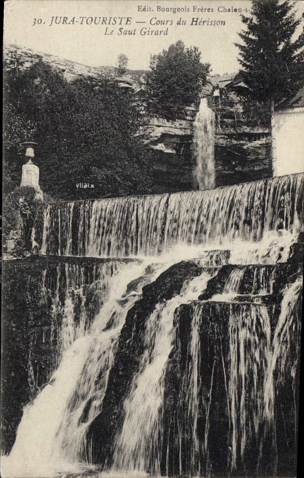 CPA Jura Touriste Cours du Herisson le Saut Girard 