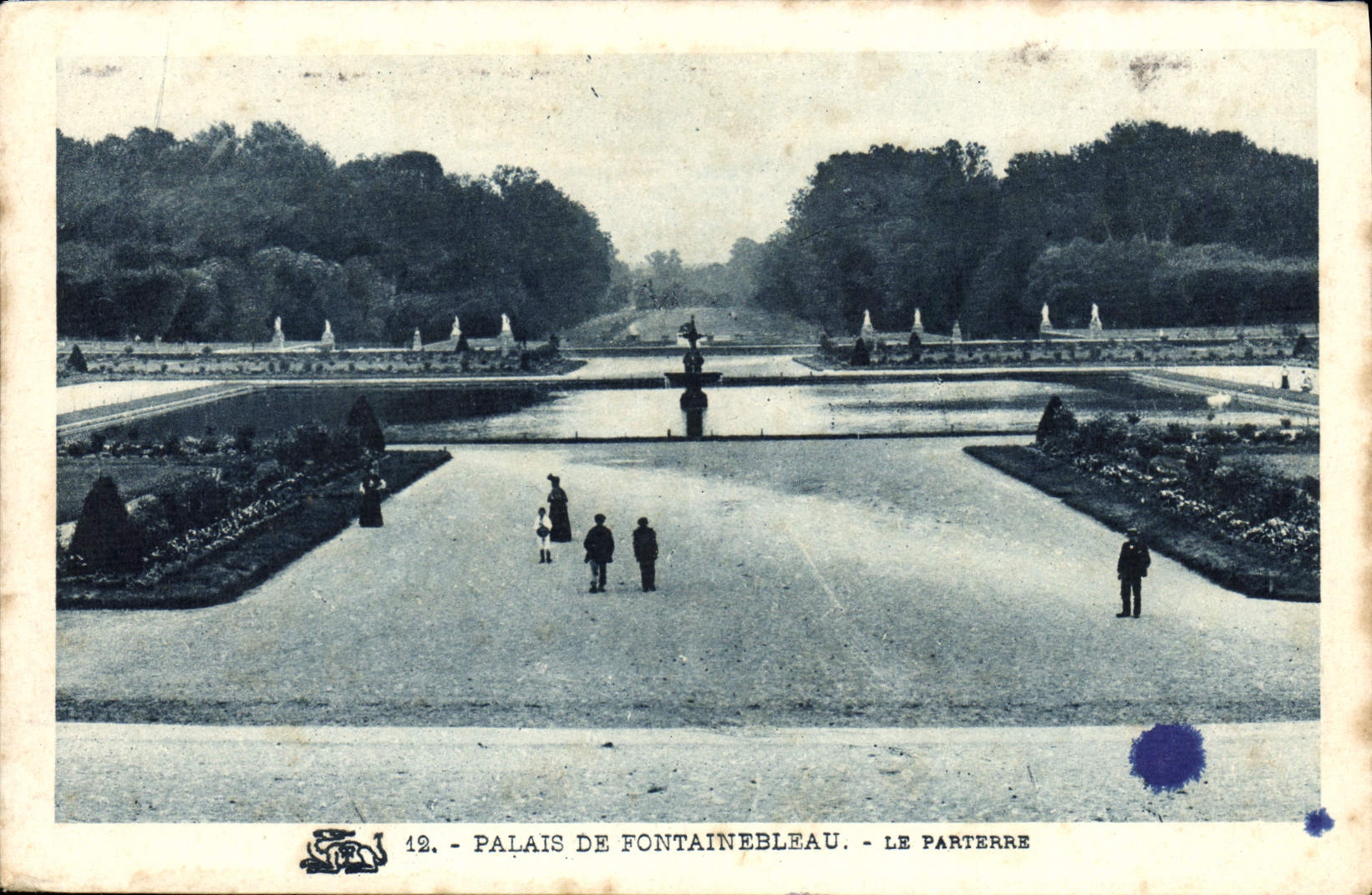 Palais de Fontainebleau - Le Parterre — n°12 — éditeur non visible