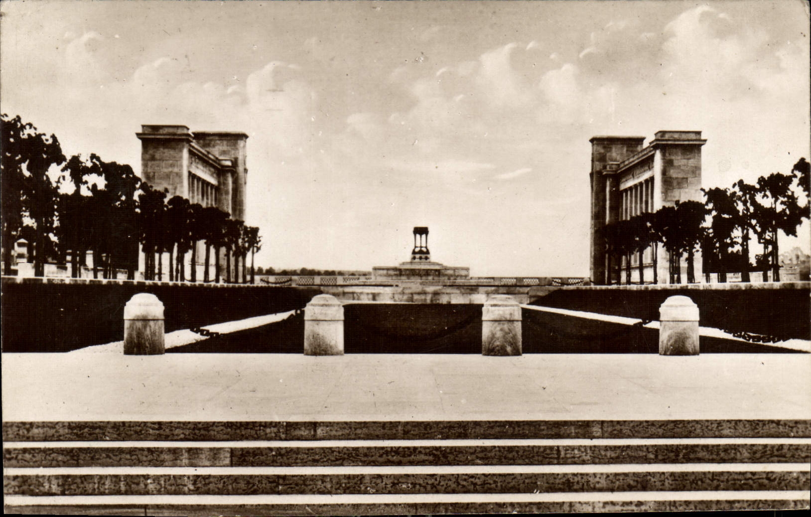 Varennes-en-Argonne — Le Monument américain aux Morts de Pennsylvanie — Éditions Verdun