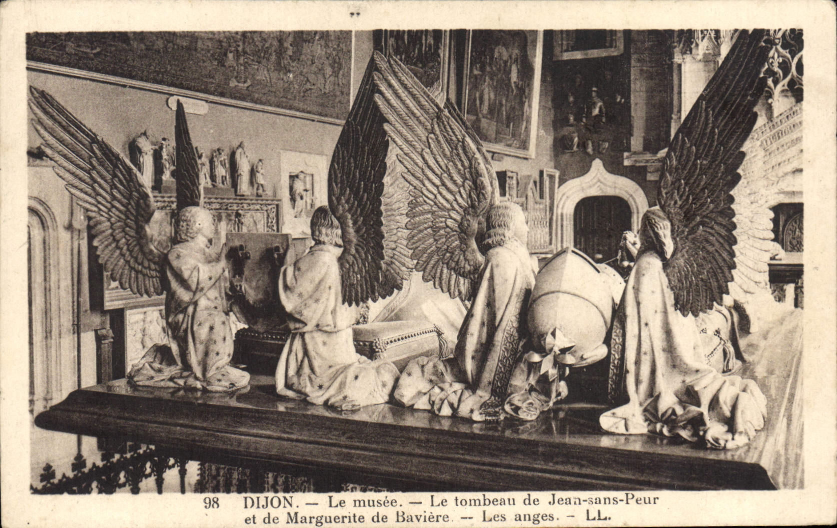 CPA Dijon le Musee le Tombeau de Jean sans Peur et de Marguerite de Baviere les Anges 