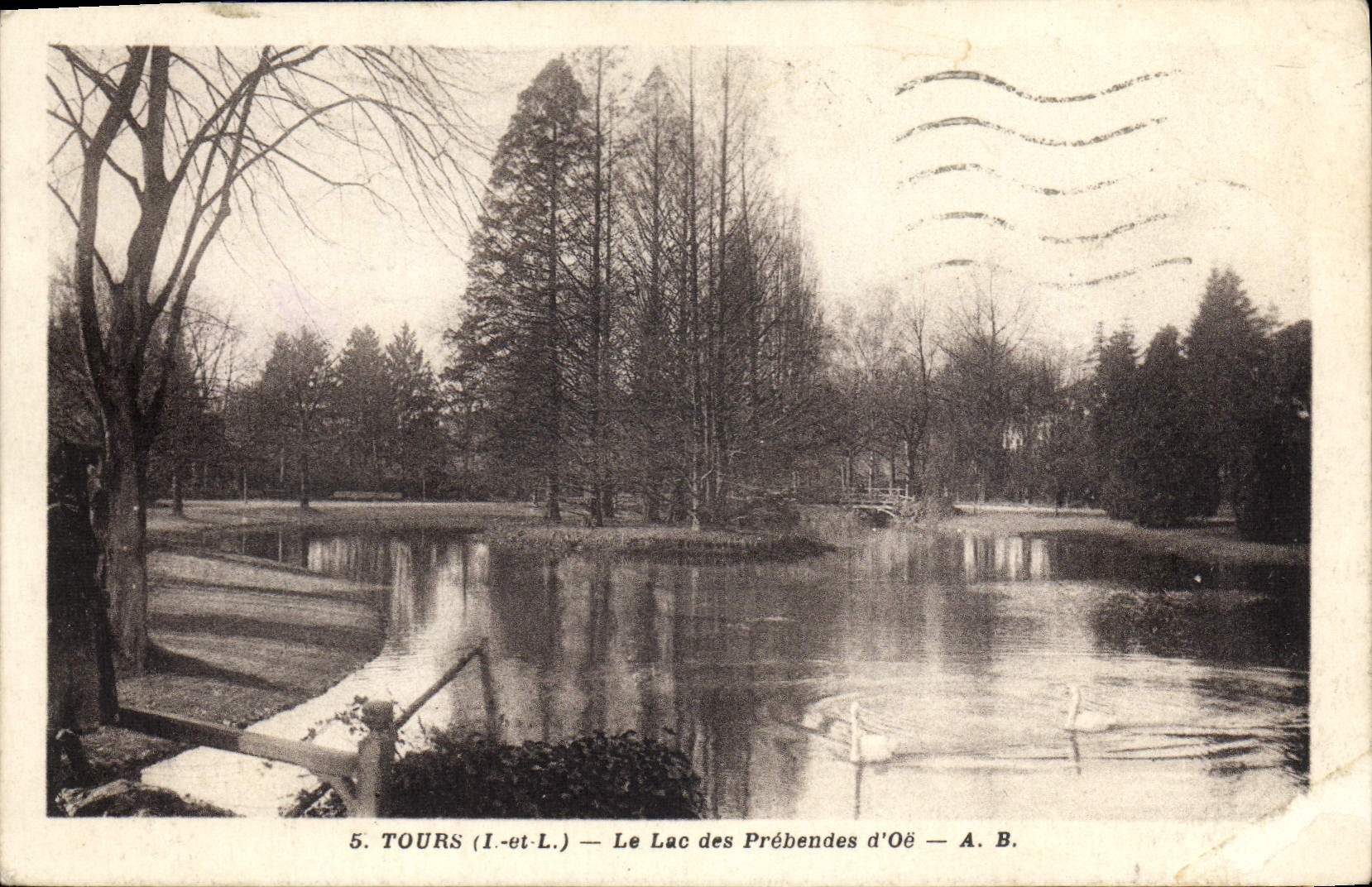 CPA Tours I et L Le Lac des Prebendes d'Oe 