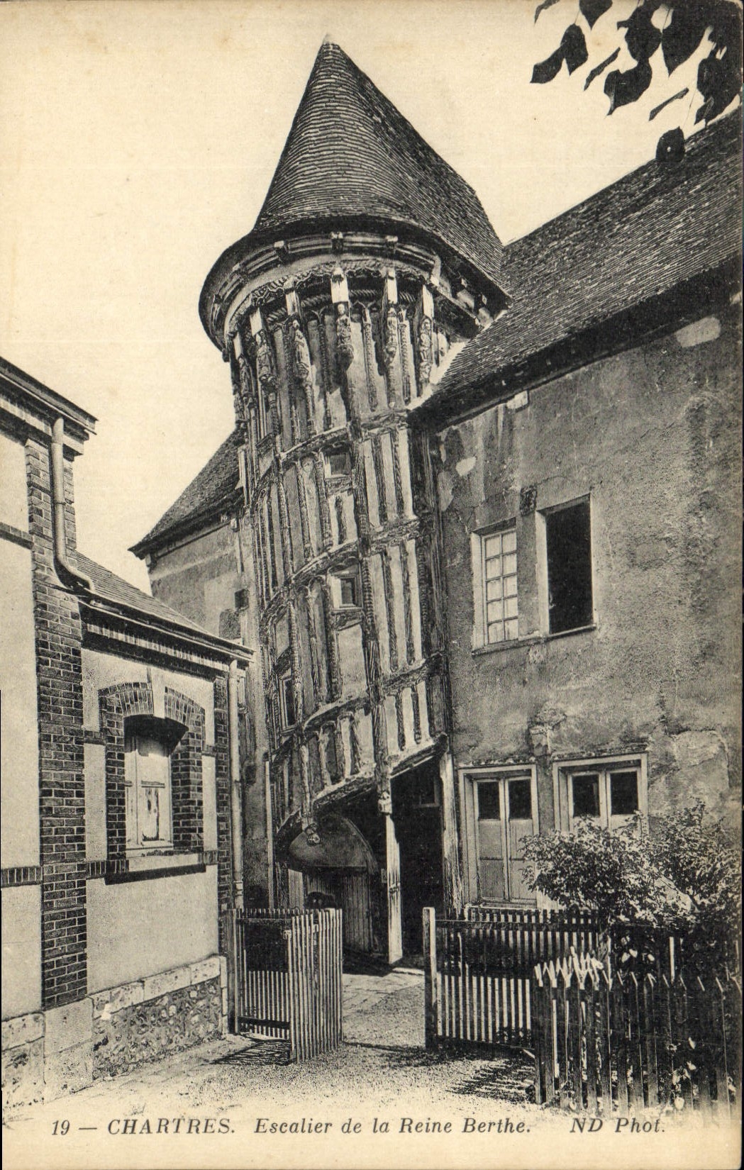 CPA Chartres Escalier de la Reine Berthe 