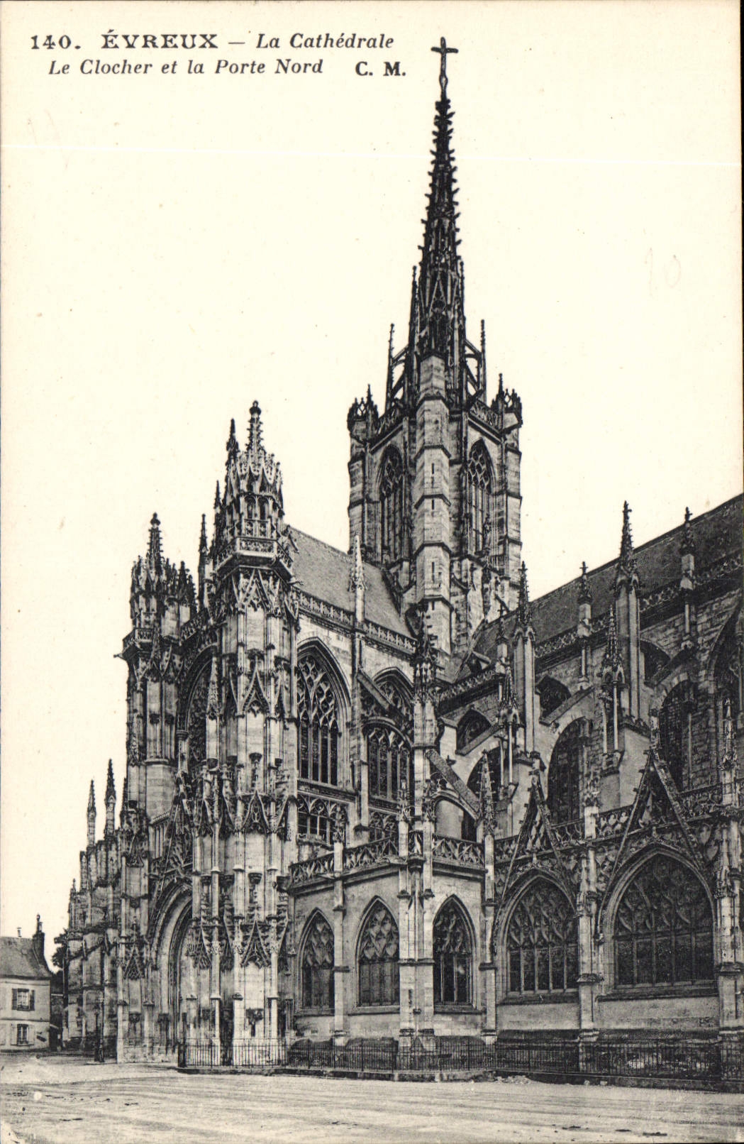 CPA Evreux La Catherdale le clocher et la porte nord 