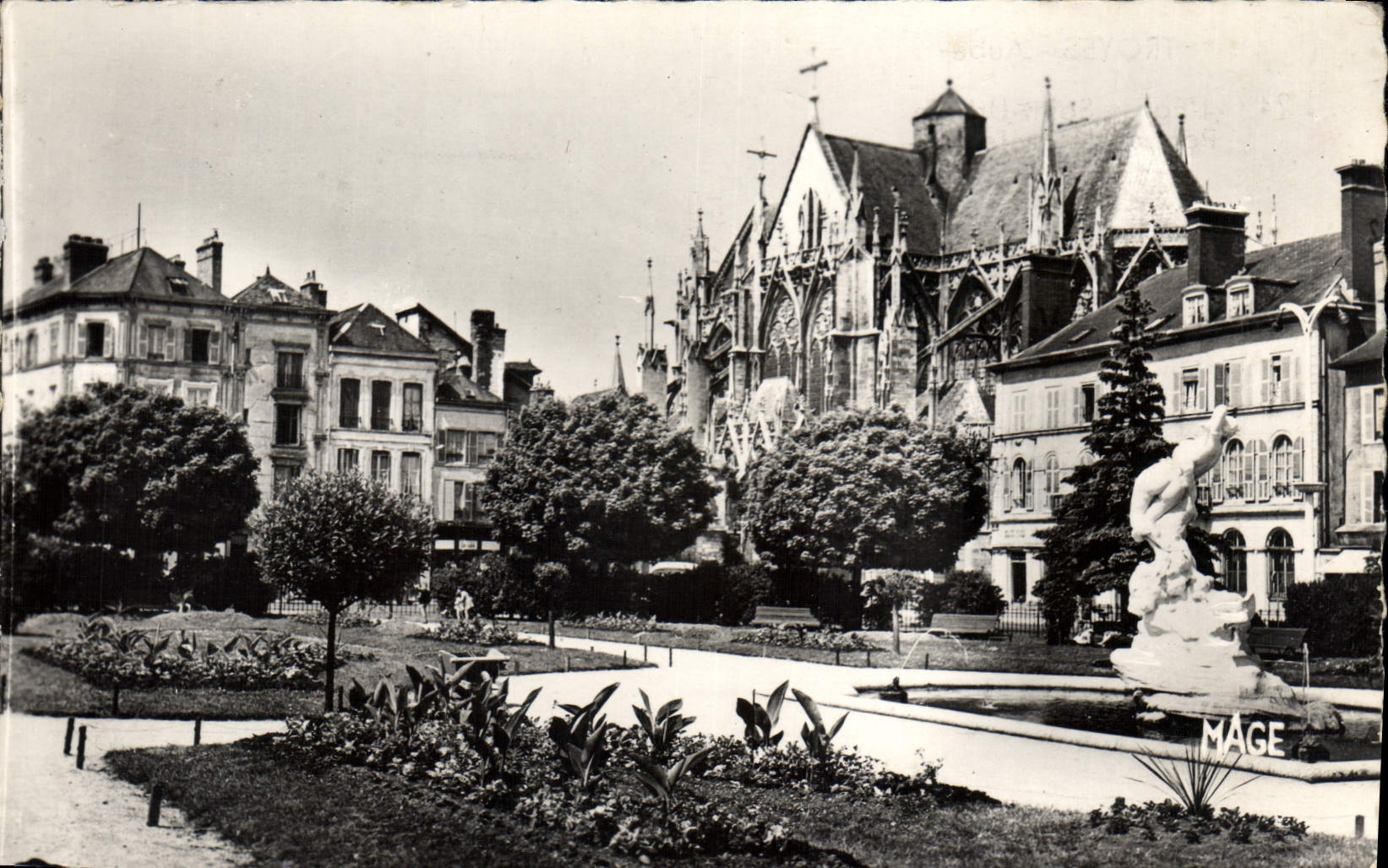 Place de l'Église Saint-Urbain à Troyes — éditeur MAGE, n° de série non visible