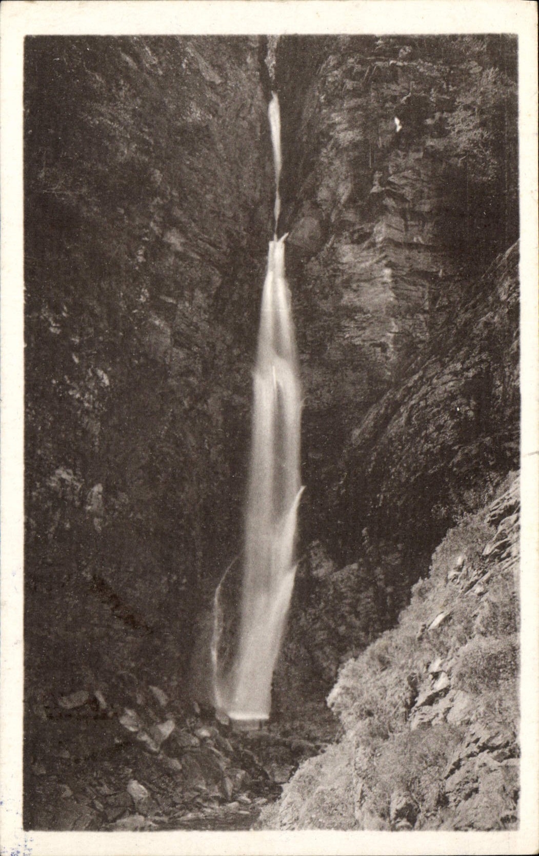 CPA Evn de Luchon Vallee du Lyz La Cascade d'Enfer 
