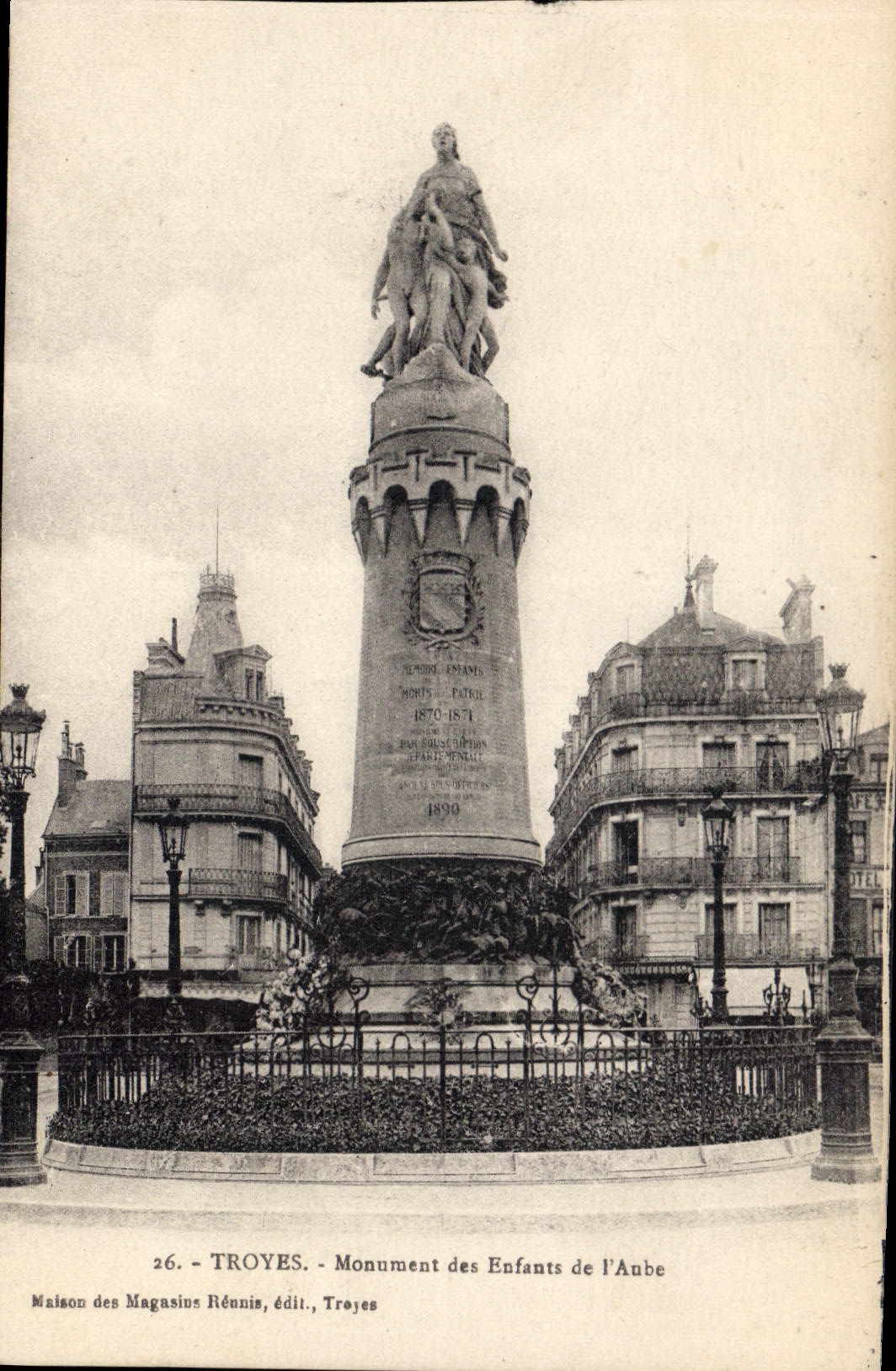 Troyes - Monument des Enfants de l'Aube — Maison des Magasius Rénnis, édit. Troyes