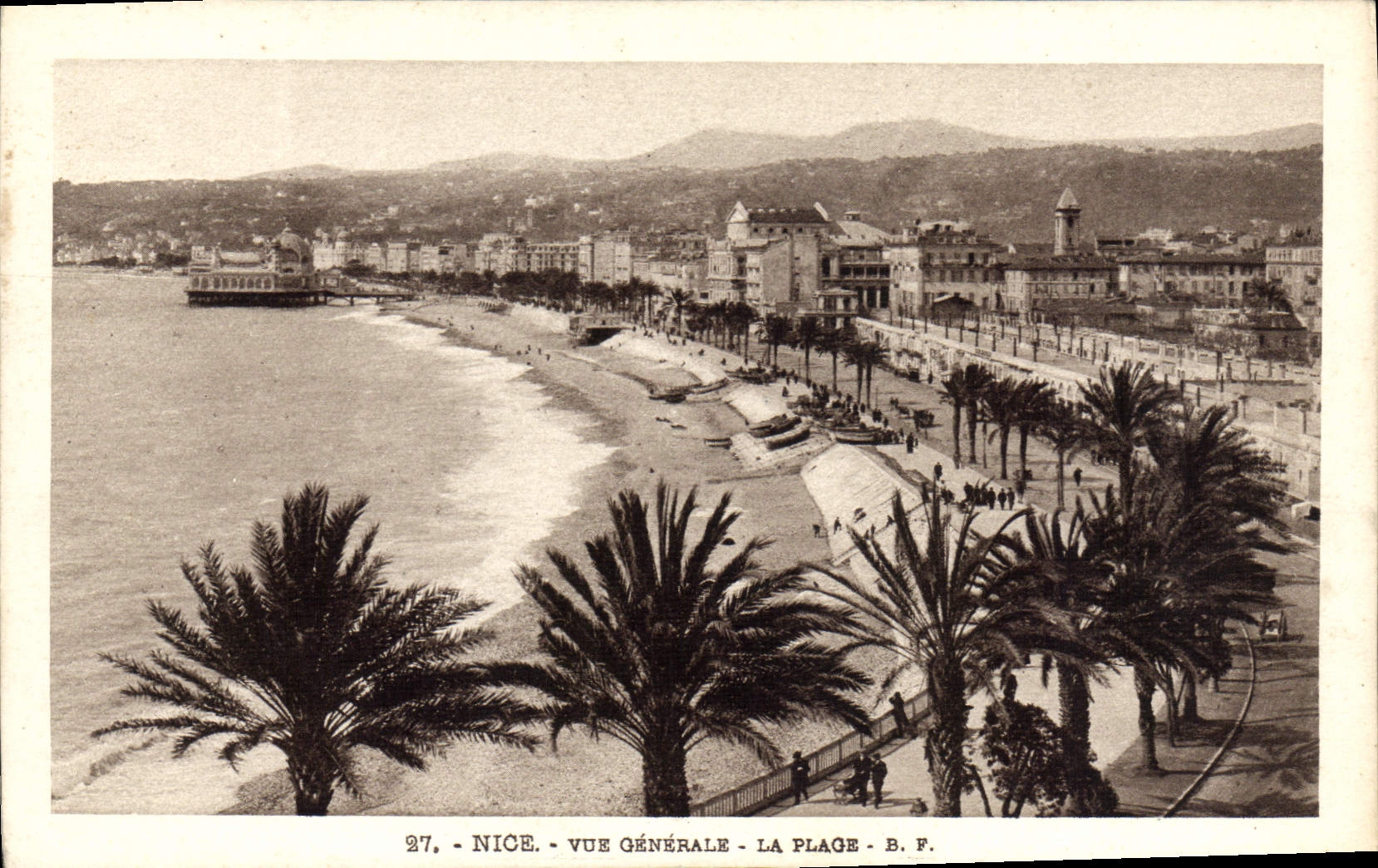 CPA Nice Vue generale La Plage 