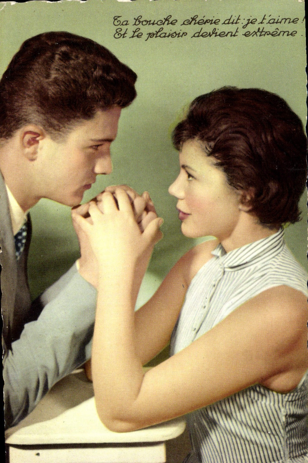 Je t'aime — couple en train de s'embrasser — série N° 3160