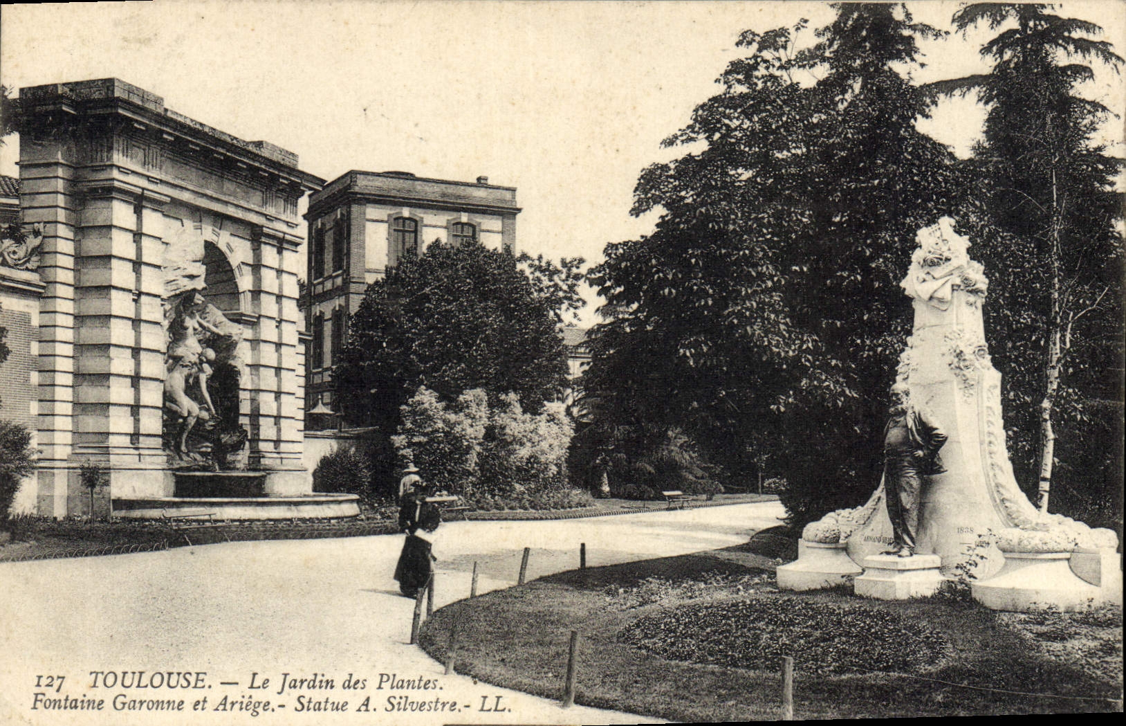 CPA Toulouse Le Jardin des Plantes Fontaine Garonne et Ariege Statue A Silvestre