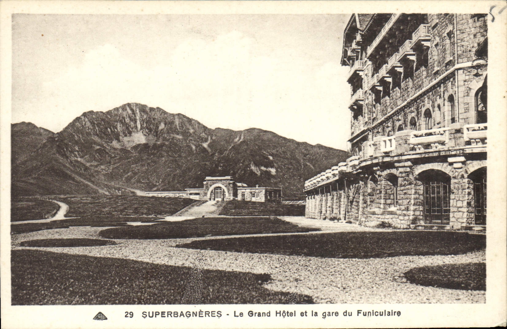 CPA Superbagneres Le Grand Hotel et la gare du Funiculaire 
