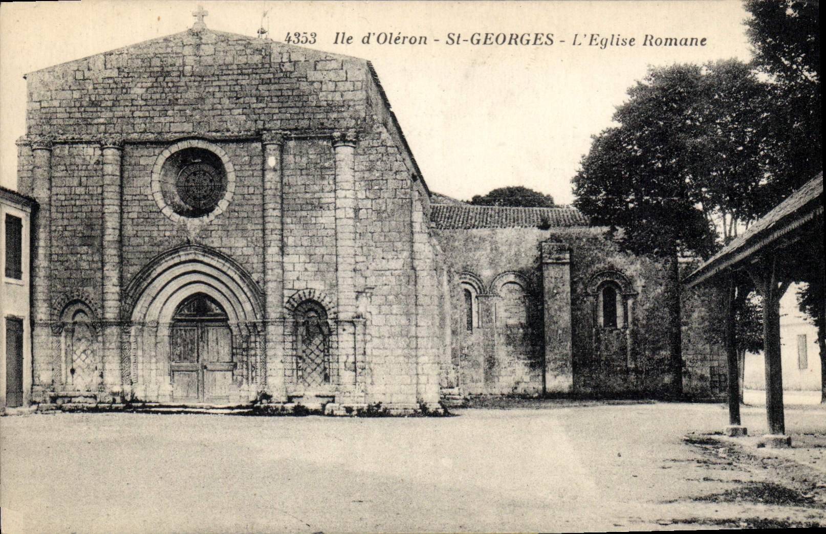 CPA Ile d'Oleron St Georges L'Eglise Romane 