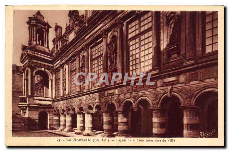 CPA La Rochelle Ch Inf Facade de la Cour interieure de Ville 