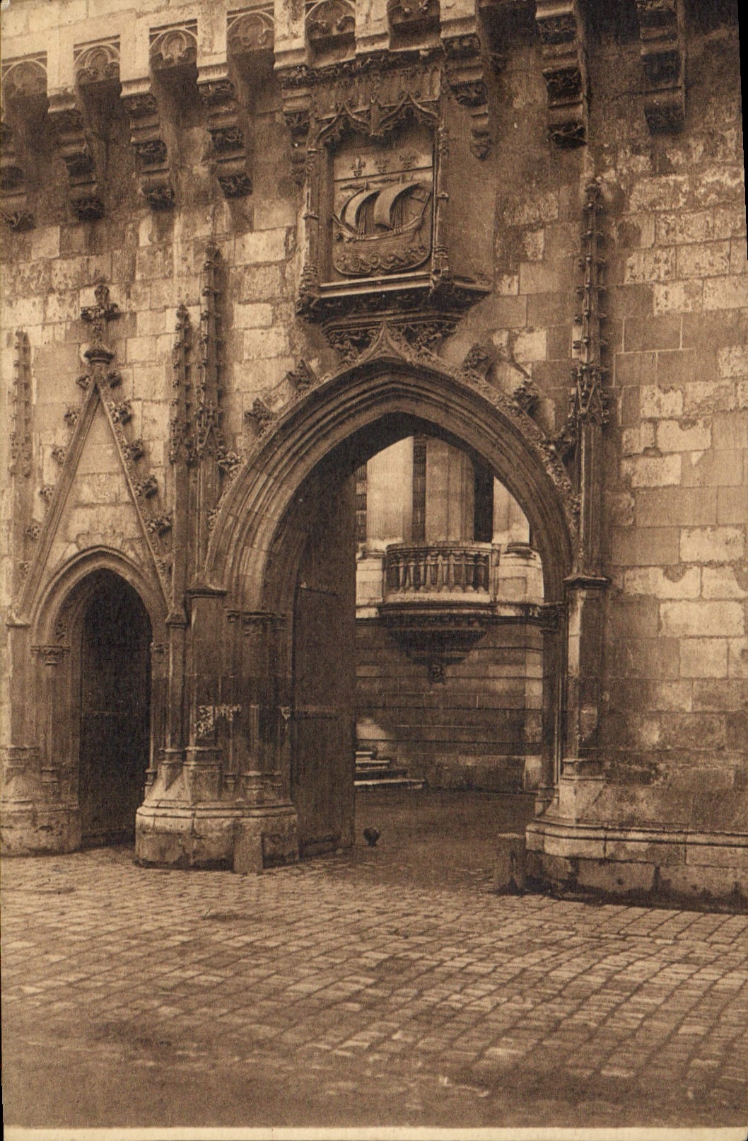 CPA Porte de l'Hotel de Ville de La Rochelle 