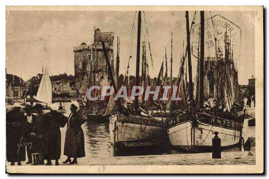 CPA La Rochelle Brin de causette en attendant les pecheurs Bateaux de peche