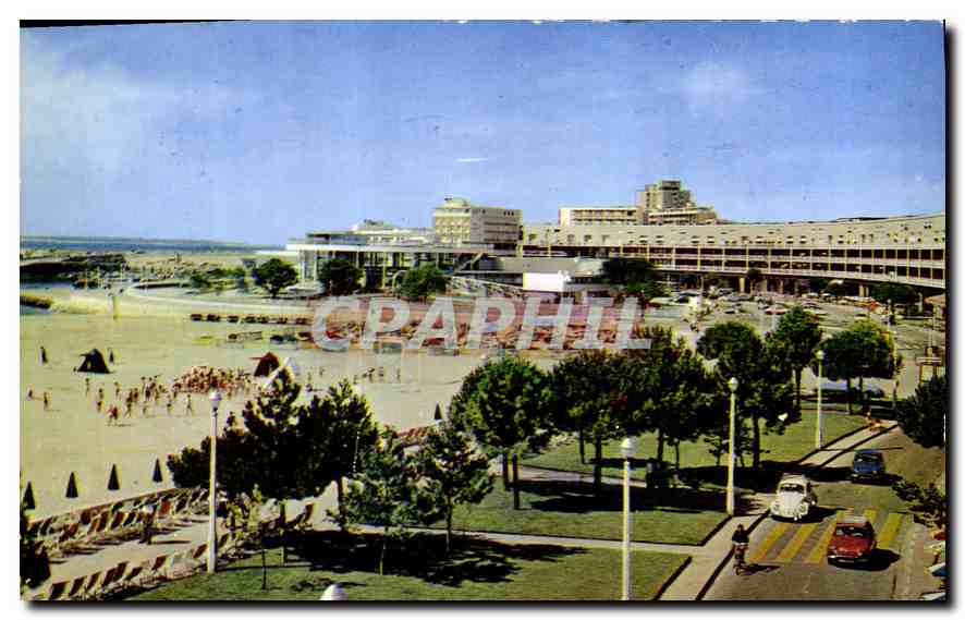 CPA Royan Un coin de la Plage devant le Casino 
