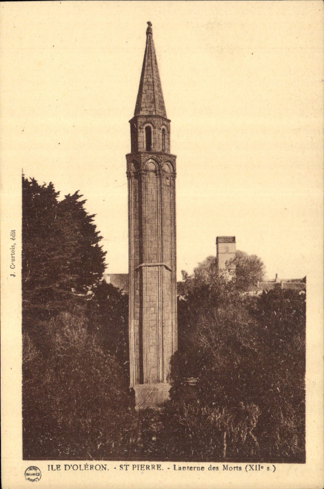 CPA Ile d'Oleron St Pierre Lanterne des Morts 