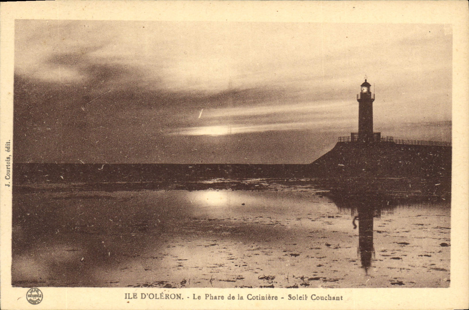CPA Ile d'Oleron Le Phare de la Cotiniere Soleil Couchant 