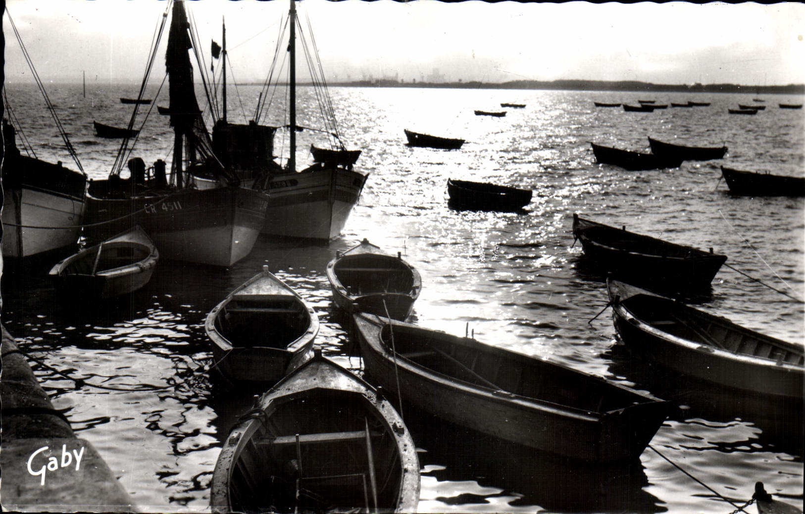 Rivedoux - Île de Ré (Ch.-Mme) — Backlight at the Port — Éditions Gaby, Nantes
