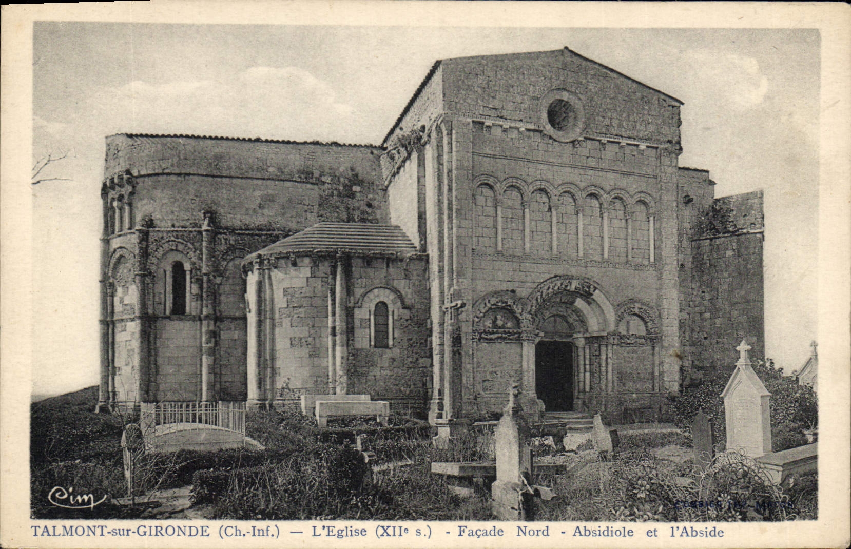 Talmont-sur-Gironde (Ch.-Inf.) — L'Église (XIIe s.) — Façade Nord - Absidiole et l'Abside