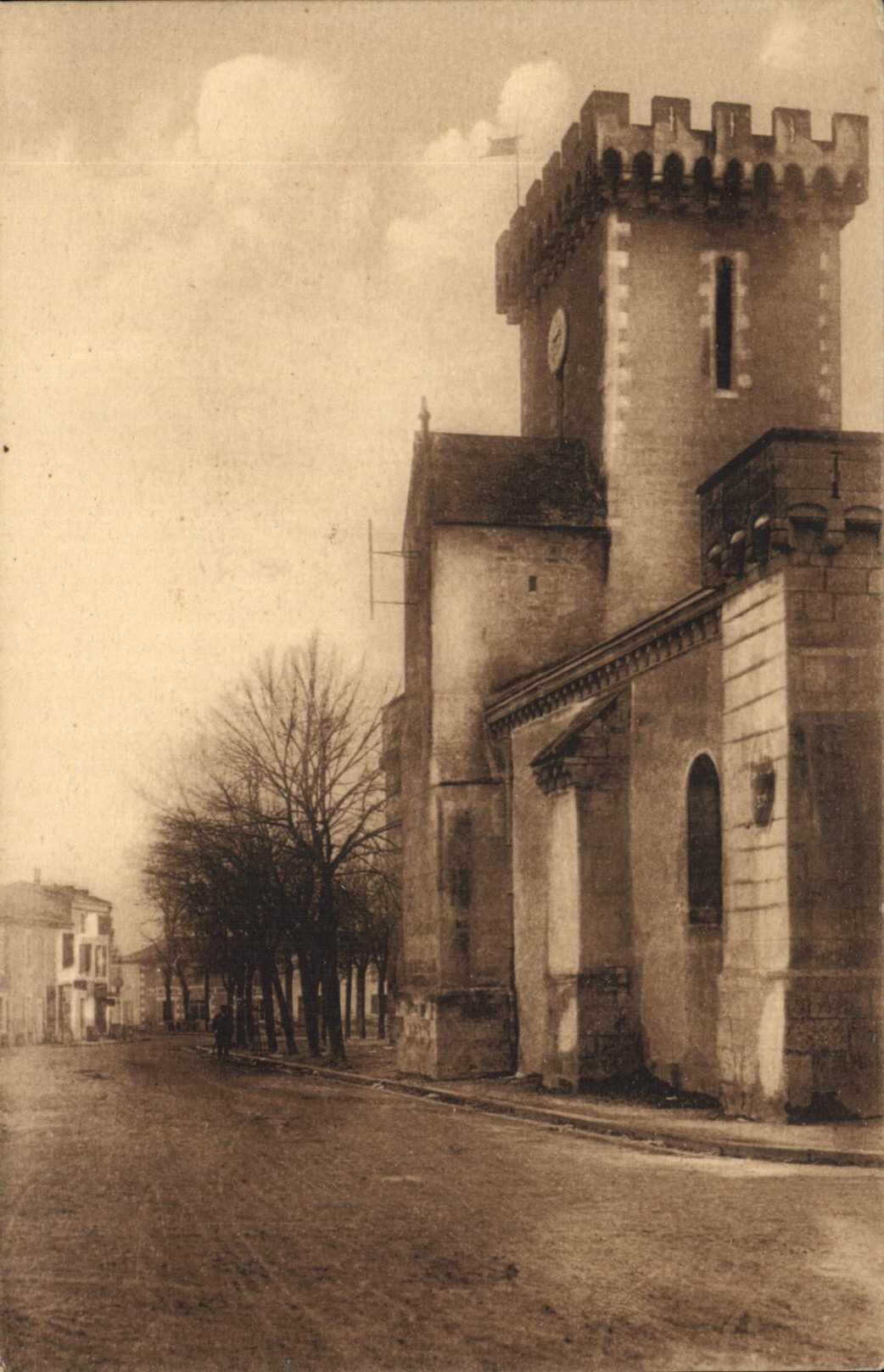 CPA Eglise fortifee de Courcon d'Aunis 