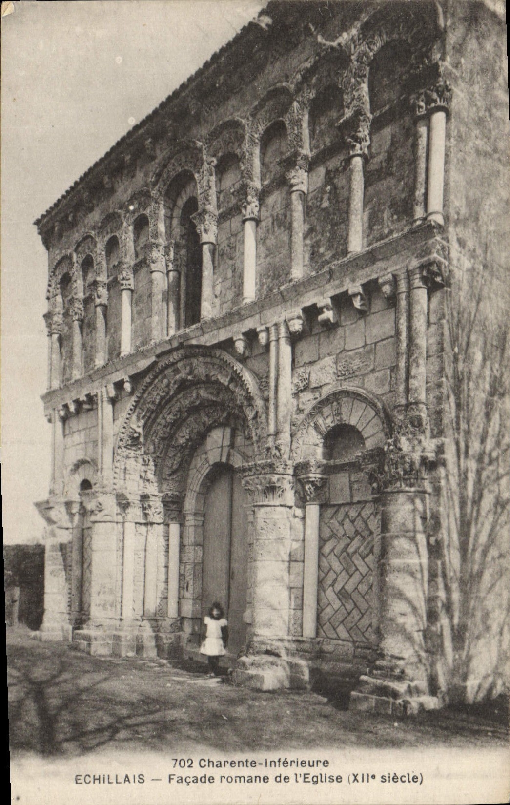 CPA Charente Inferieure Echillais Facade romane de l'Eglise 