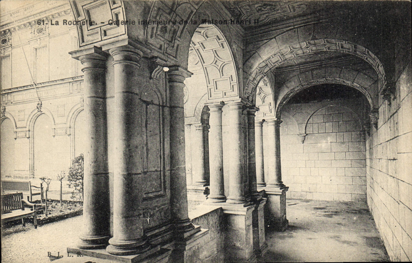 CPA La Rochelle Galerie interieure de la Maison Henri II 