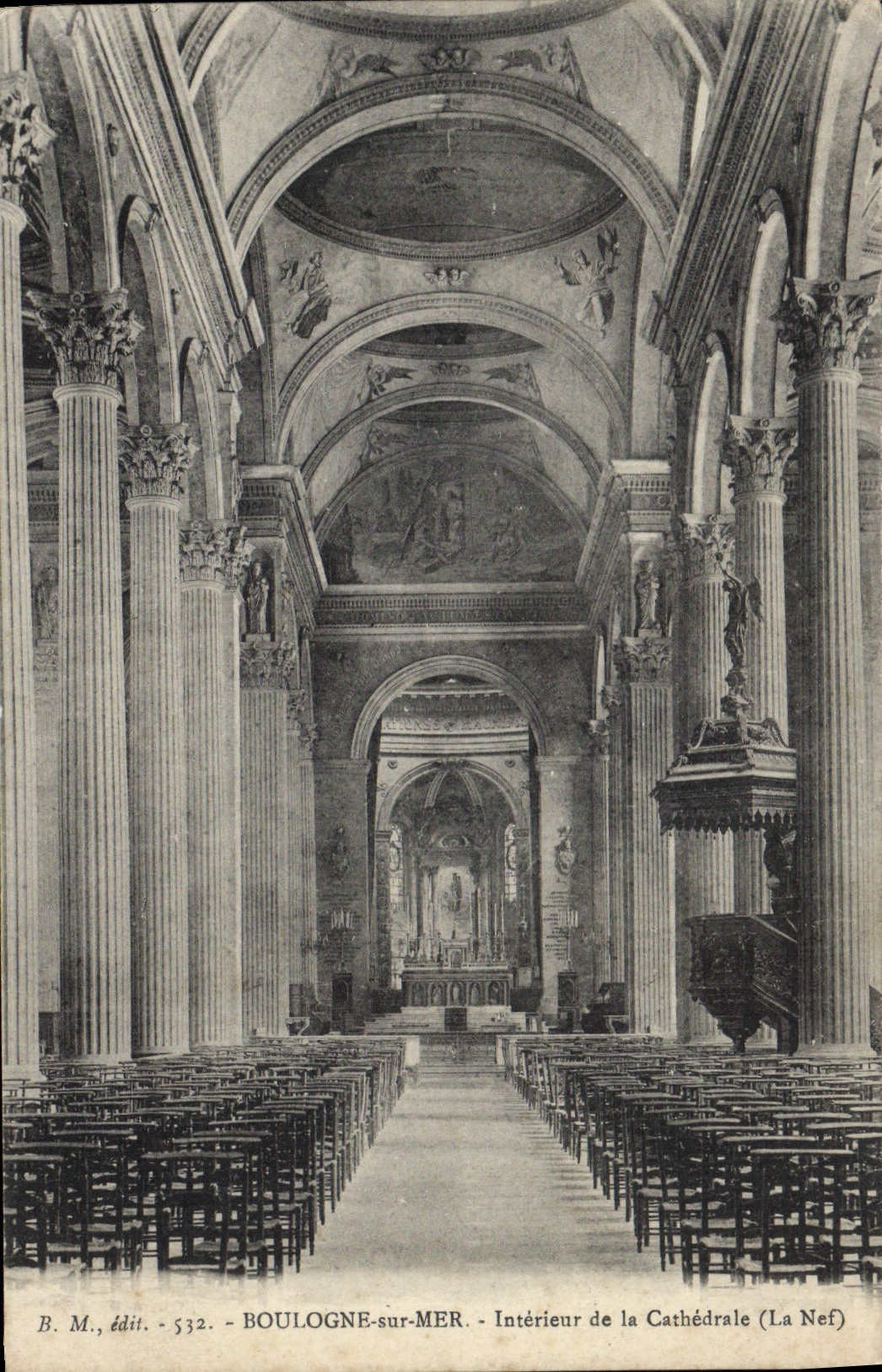 Boulogne-sur-Mer - Intérieur de la Cathédrale (La Nef) — B. M., édit. - 532