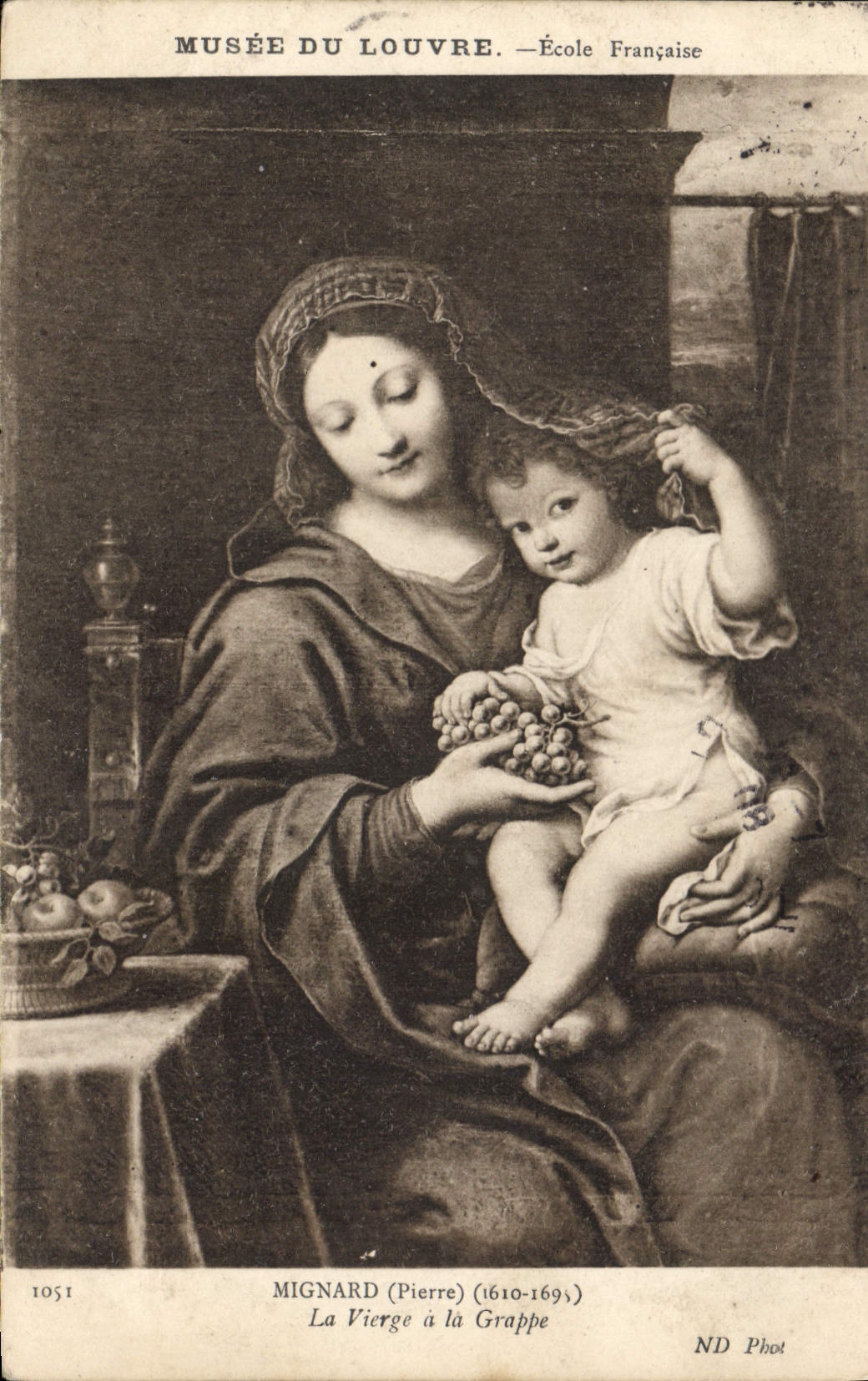 CPA Musee du Louvre Ecole Francaise Mignard Pierre La Vierge a la Grappe 