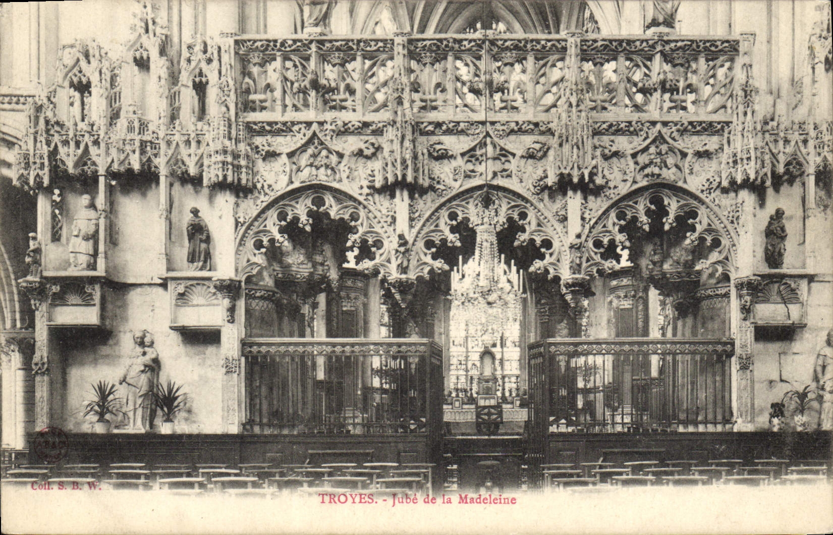 Troyes - Jubé de la Madeleine — vue intérieure de la cathédrale