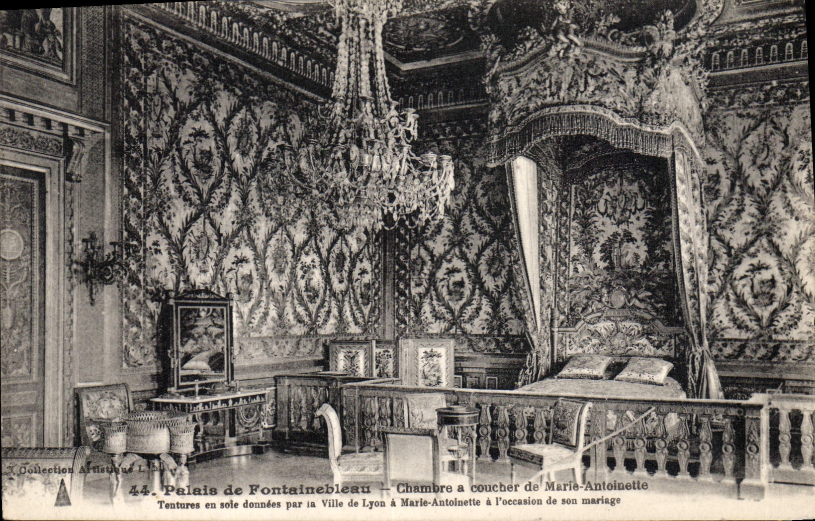 Palazzo di Fontainebleau — Camera da letto di Marie-Antoinette — Tendaggi in seta dati dalla Città di Lione in occasione del suo matrimonio