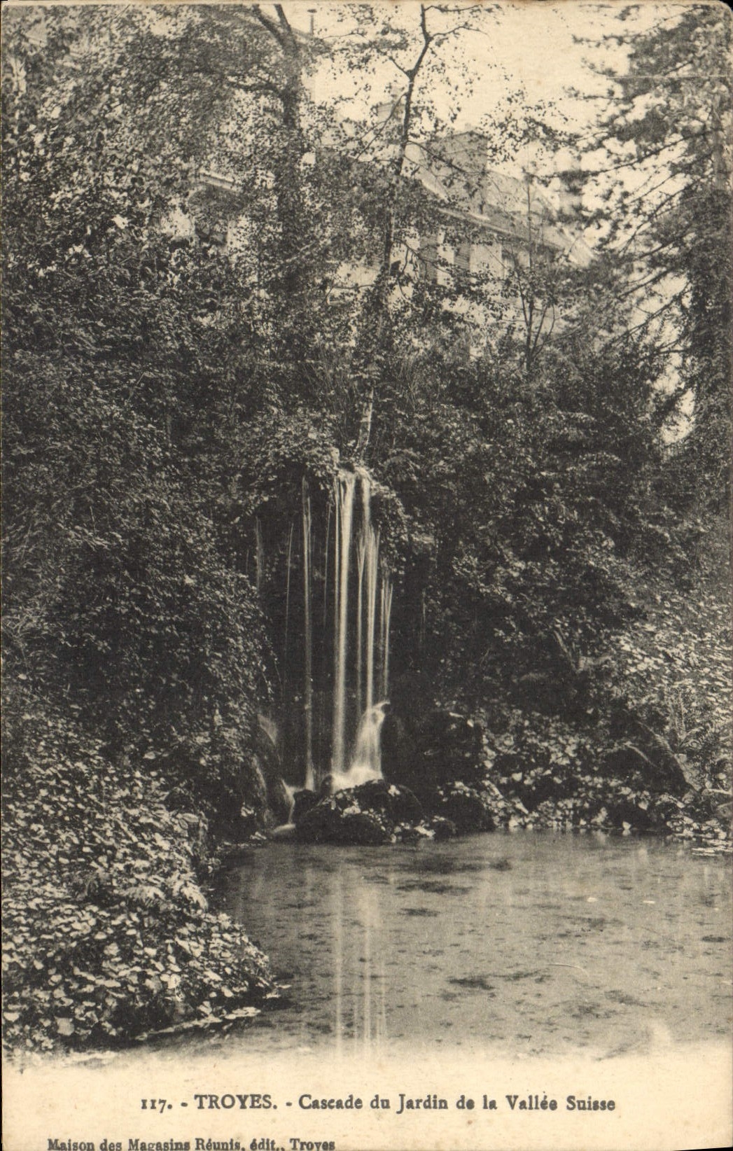 Troyes - Cascade du Jardin de la Vallée Suisse — Maison des Magasins Réunis, édit. Troyes, n°117