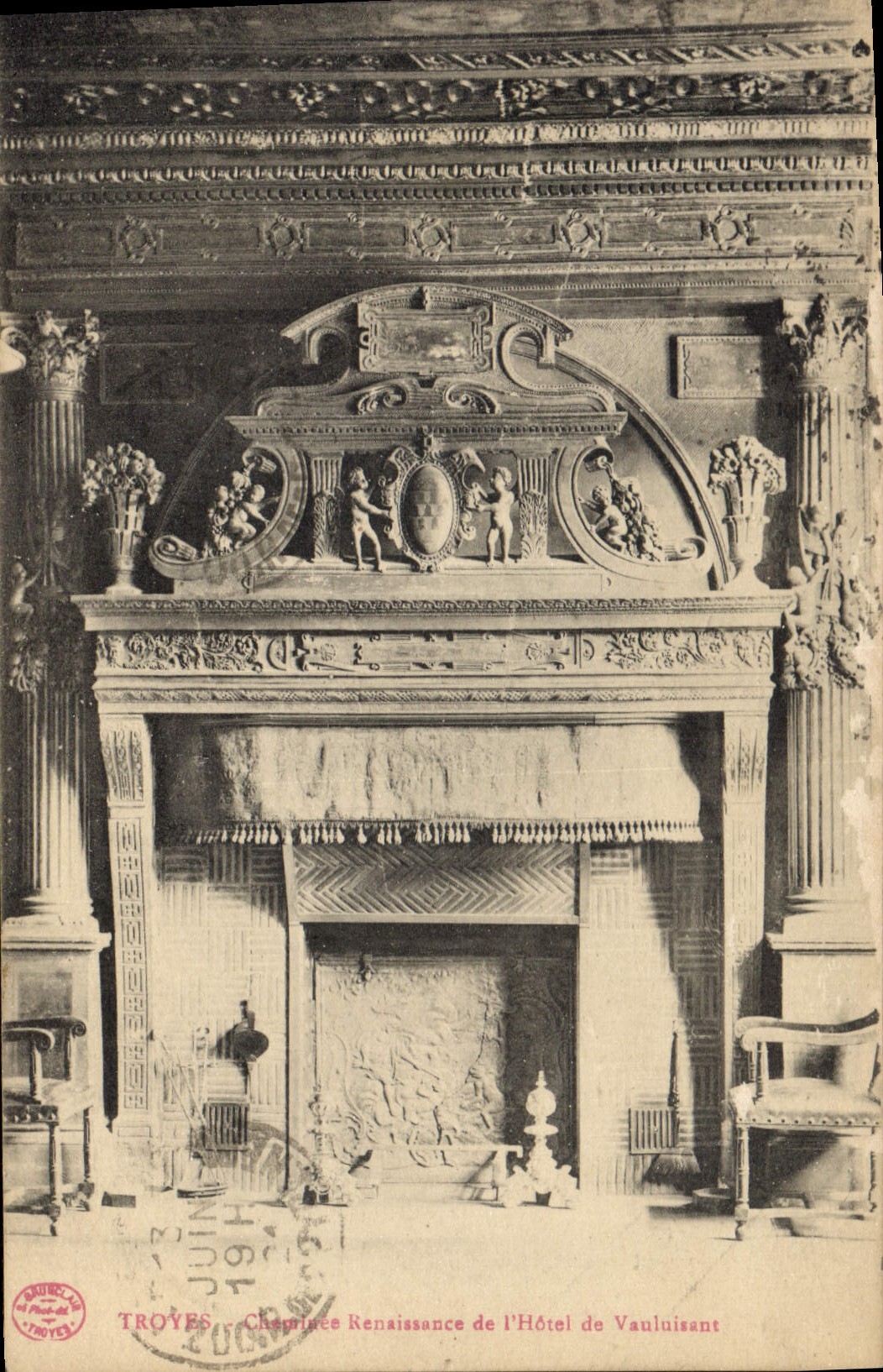 Cheminée Renaissance de l'Hôtel de Vauluisant — TROYES — éditeur anonyme, n° de série non visible